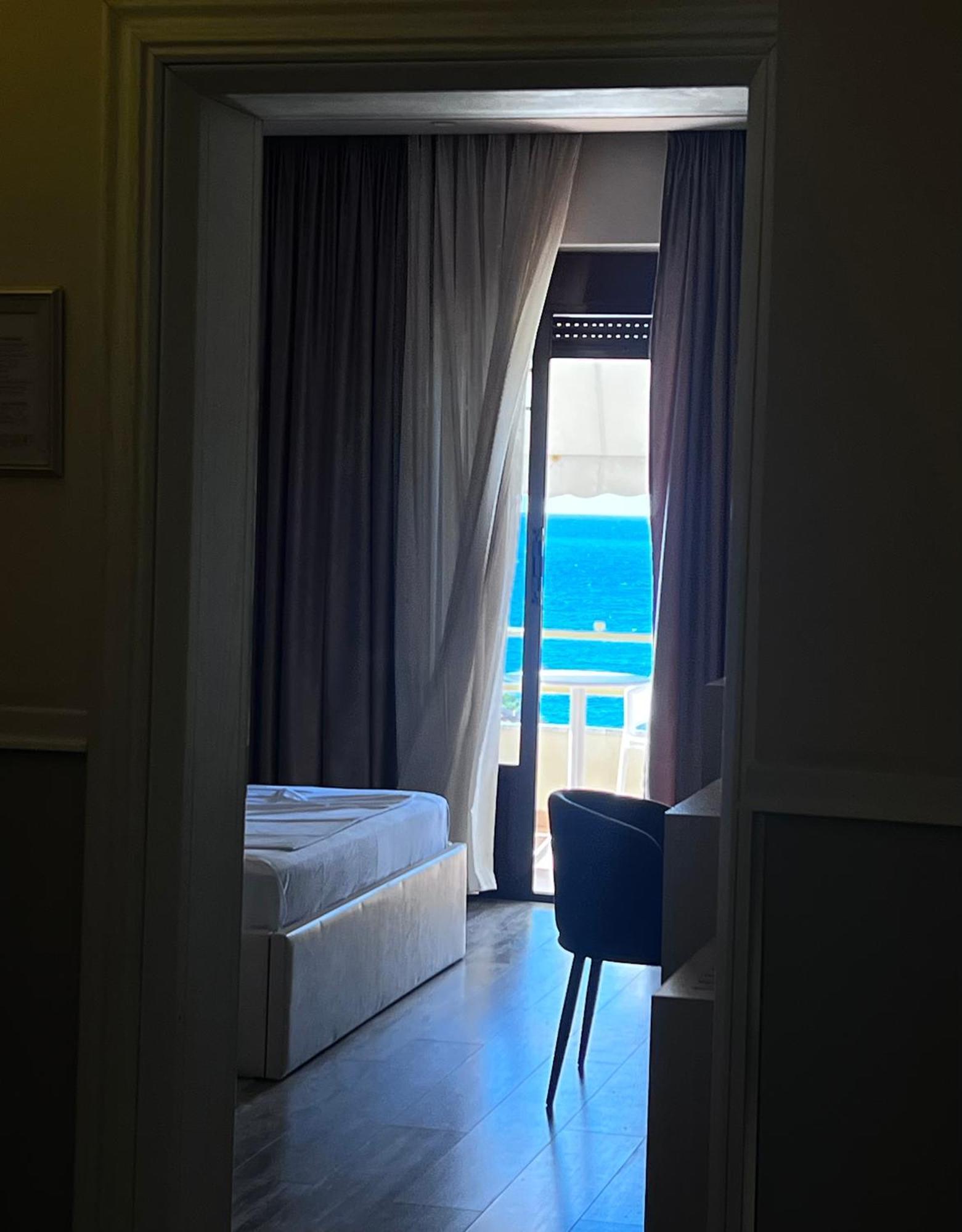 Hotel Lungomare Vlorë 외부 사진
